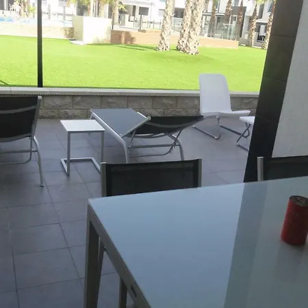 Oasis Beach 5 * Οριουέλα